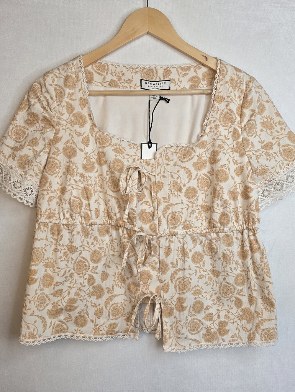 NWT Bagatelle Collection Floral Lace Tie-Front Top Small